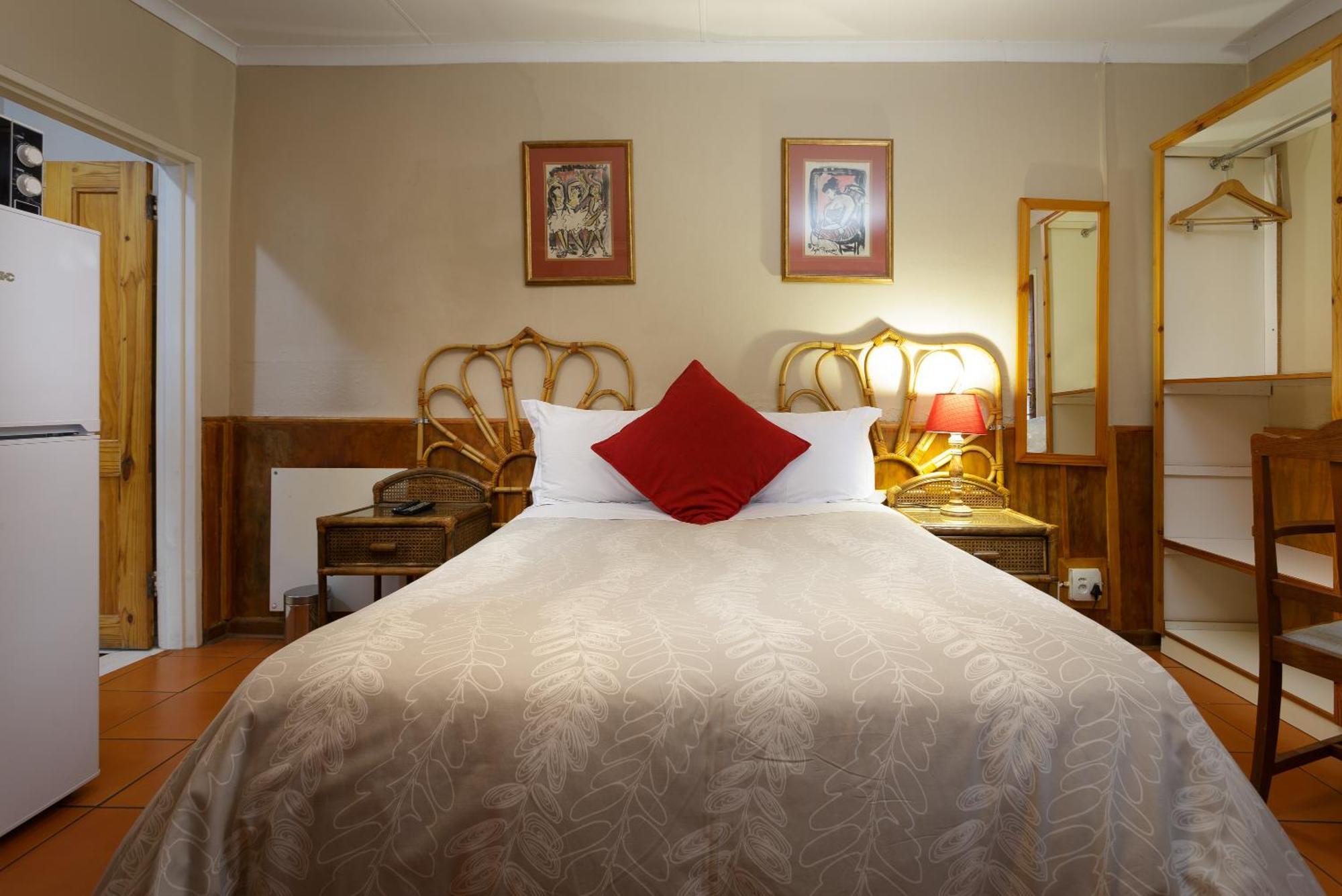 Horse And Mill Guesthouse Colesberg Zewnętrze zdjęcie